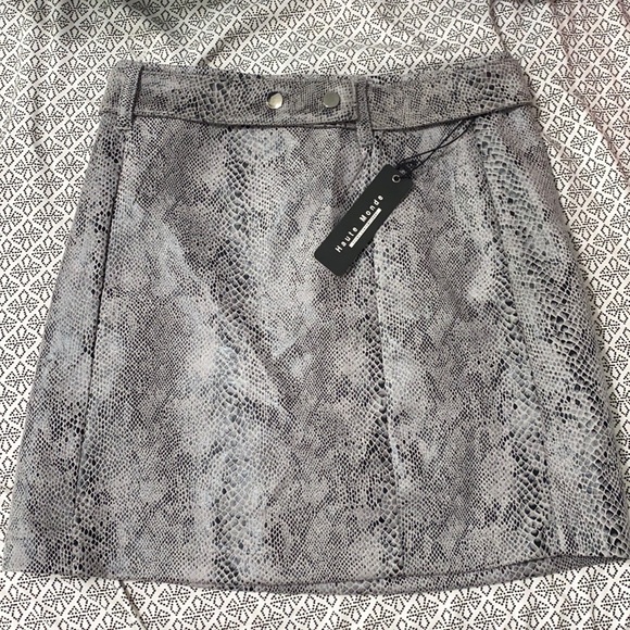 Snake skin skirt - Picture 1 of 3